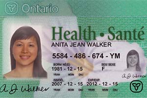 Женщина в 96 лет не может получить health card