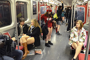 В метро Торонто без штанов