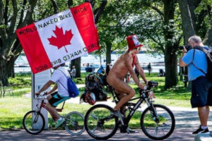 Всемирный голый велопробег в Торонто