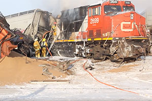 В Saskatoon сошел с рельс поезд и загорелся