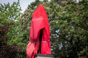 Статую Макдональда убрали из городского парка Kingston, Онтарио