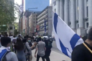 В Монреале против протестующих применили слезоточивый газ