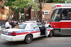 Полиция Торонто не умеет ездит задним ходом