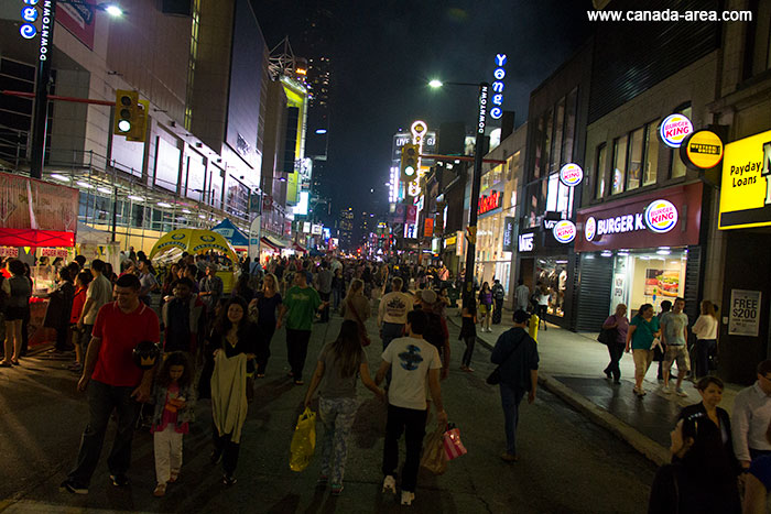Yonge street ночью