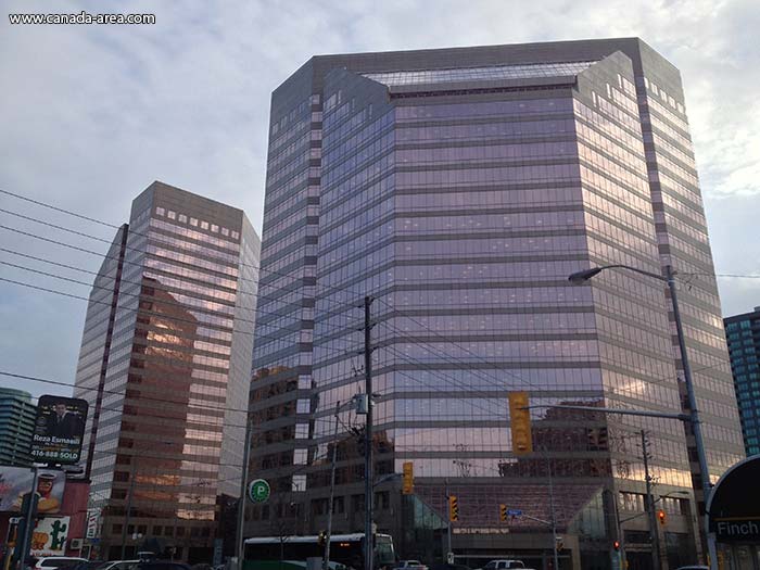 Стеклянный здания в Торонто