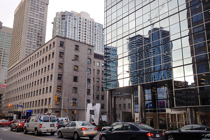 Стеклянные здания центра Торонто