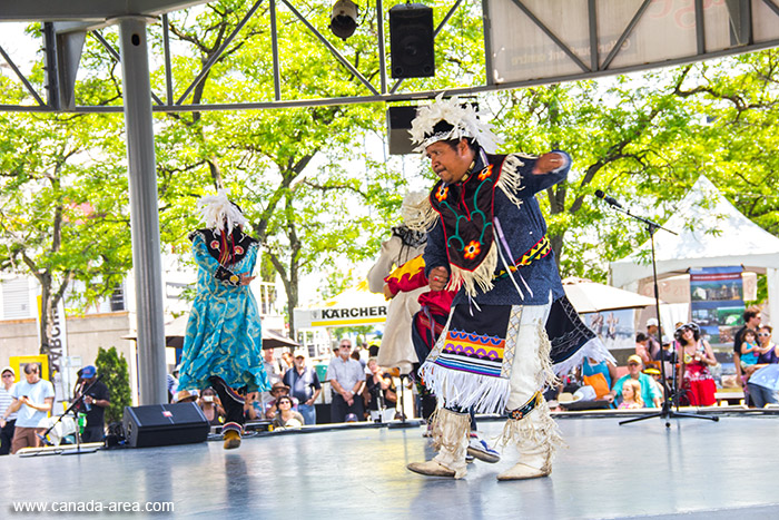Танцы индейцев в Торонто