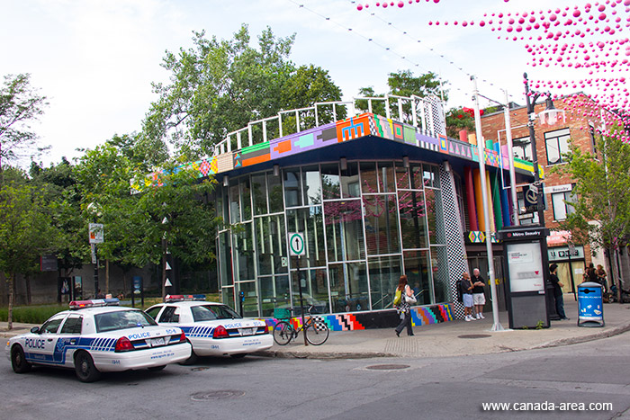 метро на улице геев в Монреале