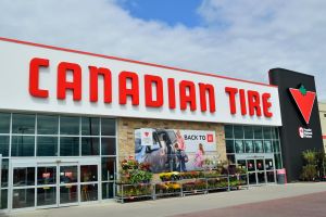 Canadian Tire увольняет 3% корпоративных сотрудников и сокращает еще 3% открытых вакансий.