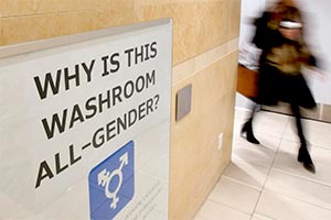 Гендерно-нейтральный туалет в торговом центре