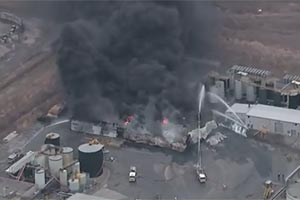 Пожар на асфальтовой фабрике в Oshawa