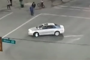 Опасное вождение в центре Ванкувера - Видео