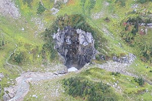 В БС обнаружена гигантская пещера