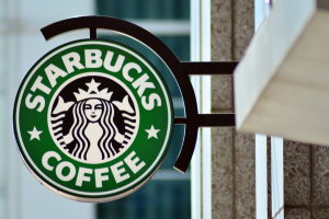Starbucks закроет в Канаде 200 точек