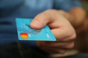 В Канаде потребители будут платить за транзакции по кредитным картам