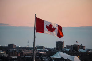 В Канаде приспустили флаги в честь погибших от коронавируса 