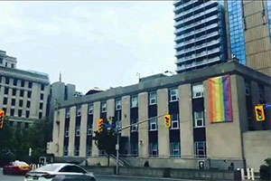 Консульство США в Торонто вывесили Pride флаг
