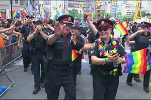Pride Toronto полицейским в форме участвовать запрещено