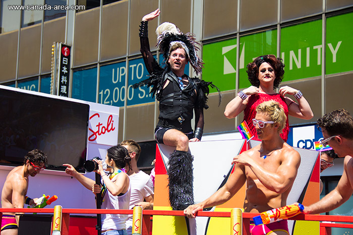 Трансвеститы на параде