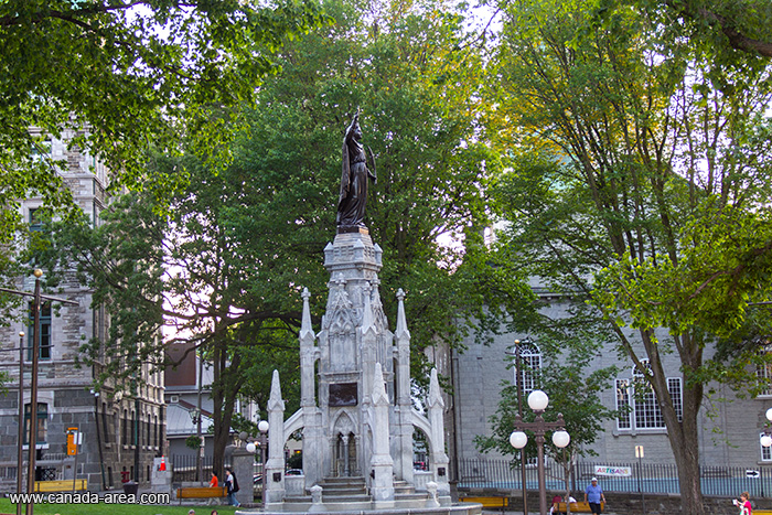 Памятник в Квебек Сити