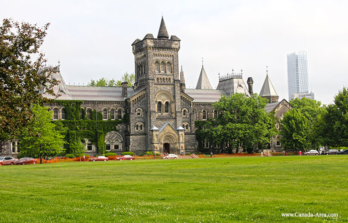 Университет в Торонто