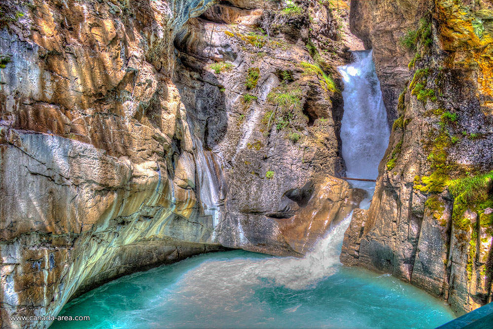 Водопад в Johnston Canyon