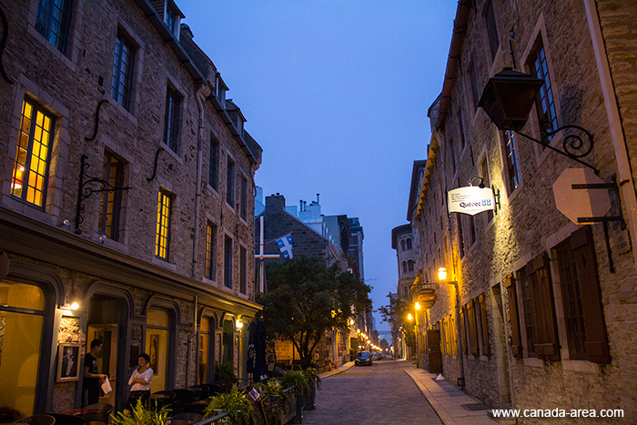 Улицы старинной части города Квебек ночью